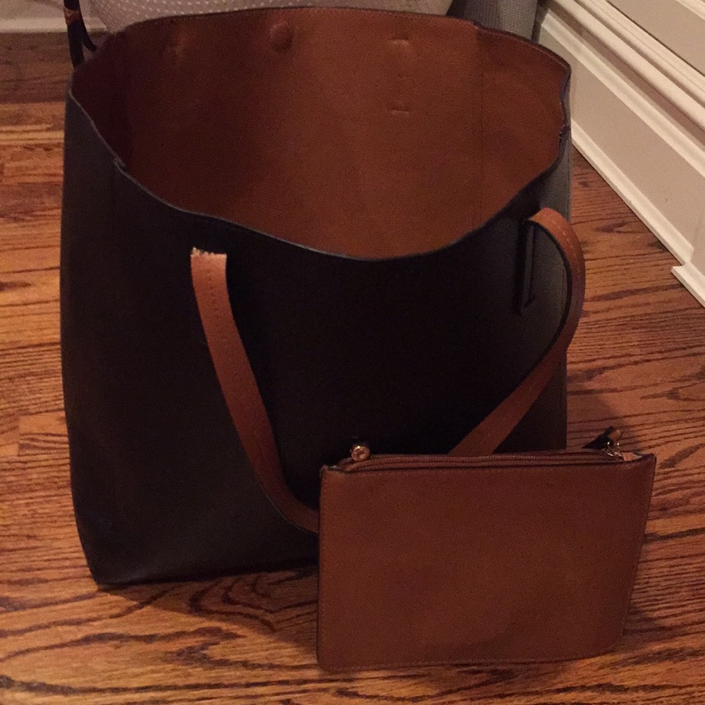 Reversible tote